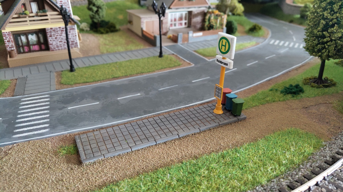 Автобусная остановка на макете железной дороги
